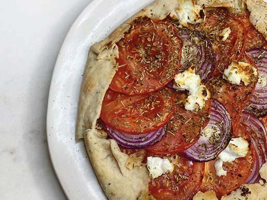 Tarte rustique tomates, oignons rouges et miel