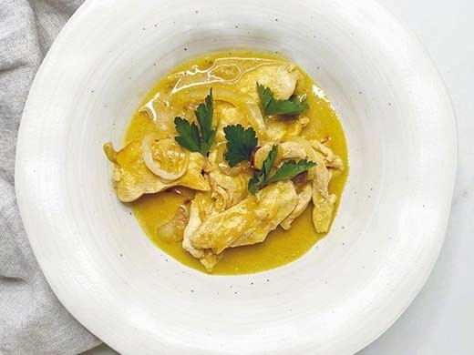 Curry de poulet, fenouil et lait de coco