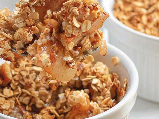 Crumble healthy aux poires et glace coco