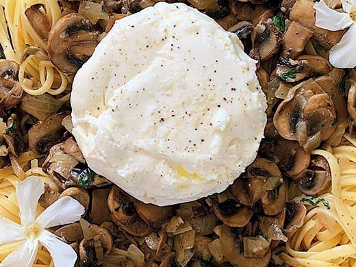 Spaghettis duxelles de champignons et burrata crémeuse