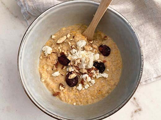 Porridge butternut, cranberries, chèvre frais