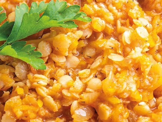 Dahl de lentilles corail épicé et œuf mollet