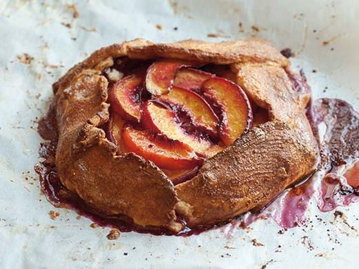 Tarte rustique aux nectarines et romarin