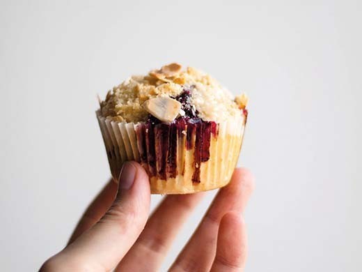 Muffins croustillants, framboises, chocolat blanc