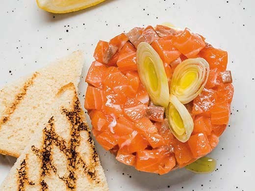 Tartare de saumon, saveurs asiatiques